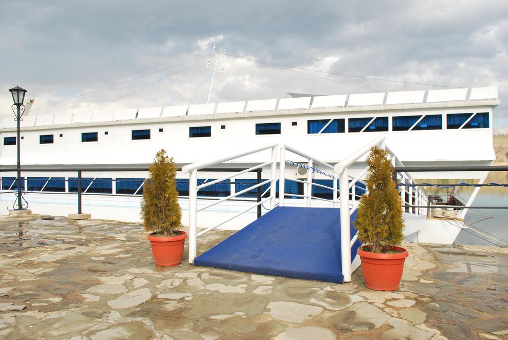 Hotel Brod Panini Veles Exteriör bild